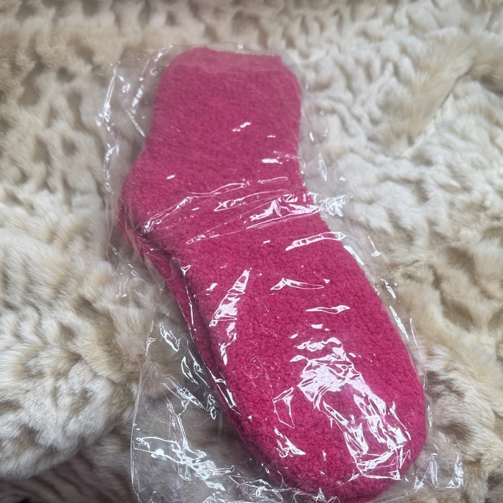 KASHWERE Adult Socks - Cozy Fuzzy Pink Socks - OS -BUNDLE of 2 pairs - Picture 4 of 6